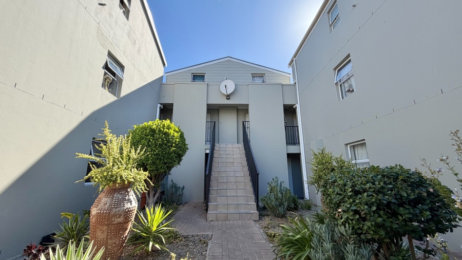 2 Bedroom Property for Sale in Gordons Bay Central Western Cape
